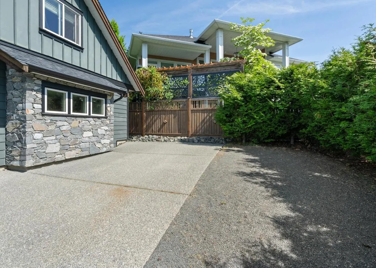 Separate Suite In Prestigious Linley Valley Nanaimo