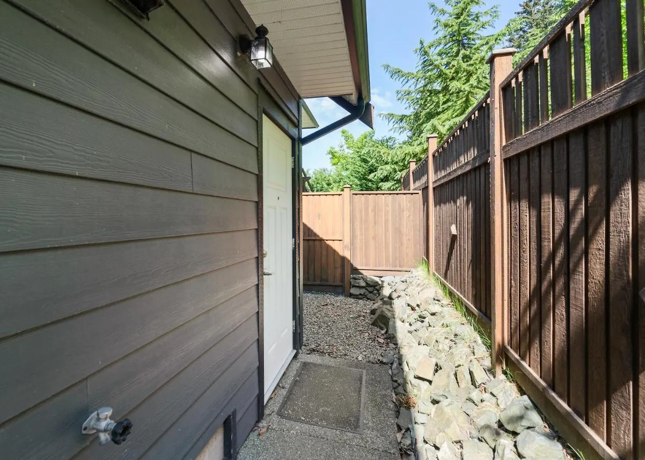 Apartment Separate Suite In Prestigious Linley Valley Nanaimo